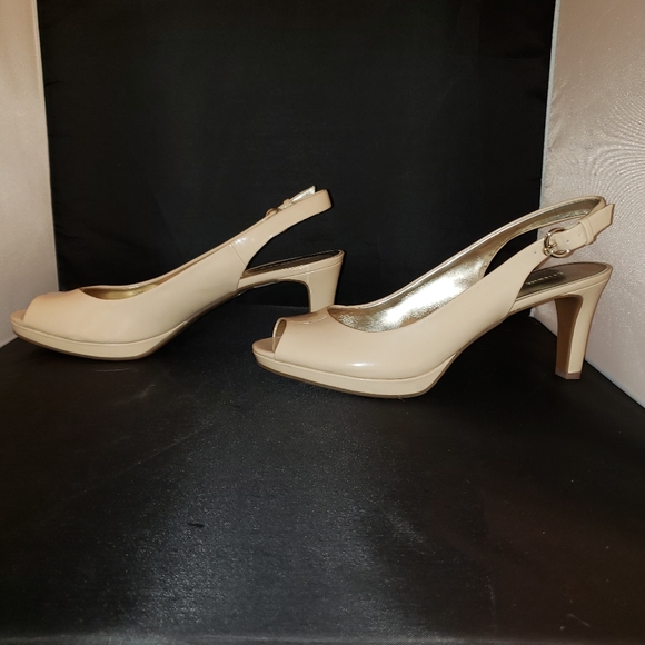 Etienne Aigner Cream Slingback 3" Heels Size 10 - Picture 5 of 8